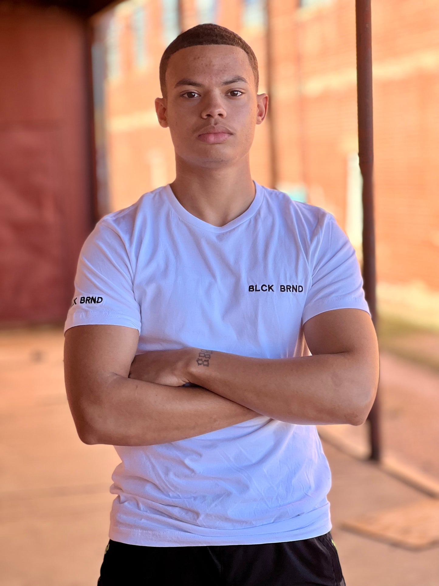 White Cement Embroidered T-Shirtš¤
